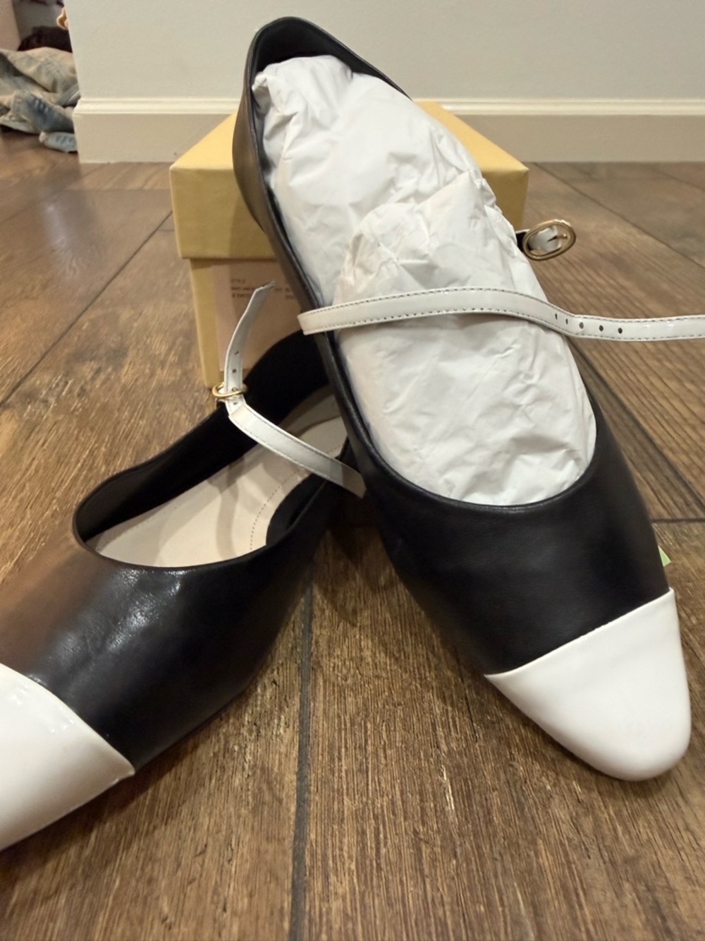 Porte & Paire Black and White Cap-Toe Mary Jane Flats - Women